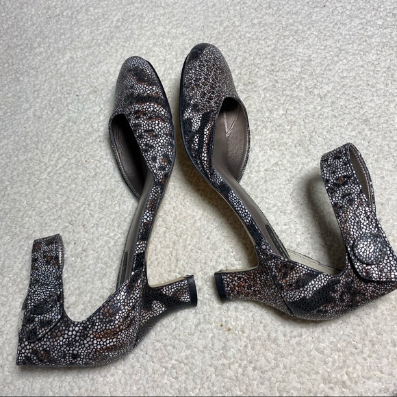 Array• Kitten heel Ankle strap• Sz 5.5 - Picture 6 of 9